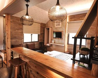 Pine Breeze Cottages - באגיו סיטי - דלפק קבלה