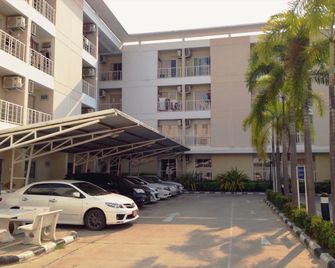 Baanbudsarin Apartment - Sing Buri - Building