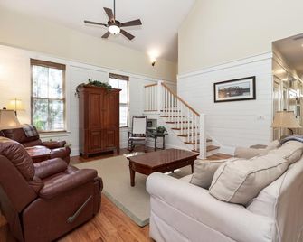 Find Tranquility at Rivercrest! - Apalachicola - Obývací pokoj