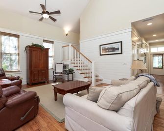 Find Tranquility at Rivercrest! - Apalachicola - Huiskamer