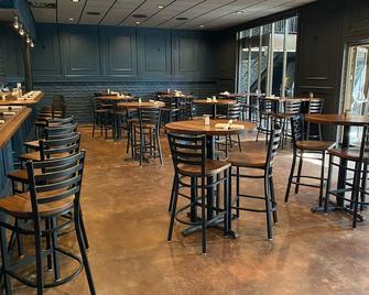 Historic Cow Palace Inn - Lamar - Bar