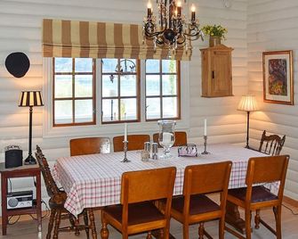 4 Star Holiday Home in Volda - Volda - Comedor