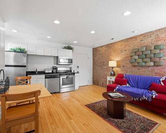 Charming 1-Bedroom Apartment on Grandview Ave – Incredible Views! - Pittsburgh - Cocina