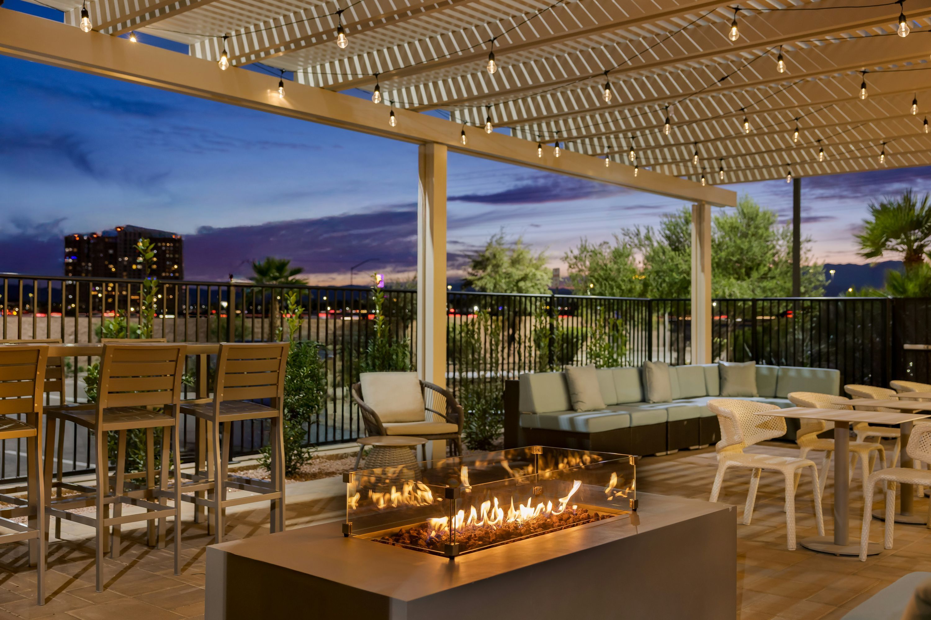 Hilton Garden Inn Las Vegas Strip South thumbnail 3