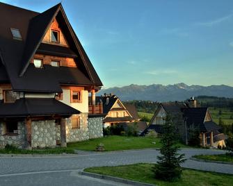 Regional-style apartment 89 qm with amazing views on Tatra mountains. - Gliczarow - Edificio