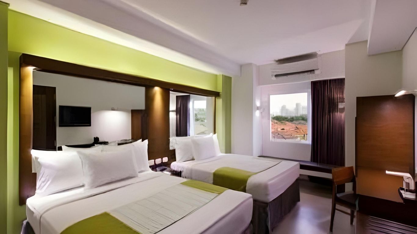 Microtel by Wyndham Acropolis