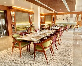 Hotel Hpb Grand - Bhadohi - Restaurant