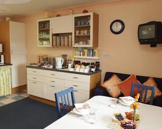 Family Ensuite with Shower at Little Bullocks Farm - Takeley - Salle à manger