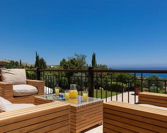 Villa Cosima - Three Bedroom Resort, Sleeps 6 - Kouklia - Balcón