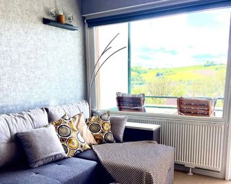 Ferienwohnung 'Hagebutze' Mit Sauna Und Schwimmbad - Bad Lauterberg - Living room