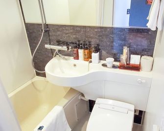 Hotel Livemax Kyoto Nijojo Nishi - Kyoto - Bathroom