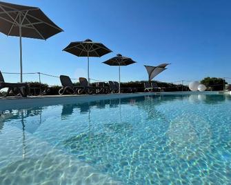 Hermoso Luxury Suites - Monolithos - Pool