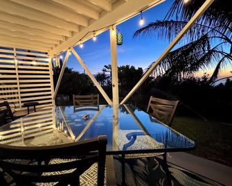 Kona Garden Studio Ohana: private sunset lanai & seasonal fruit from the garden! - Kailua-Kona - Balkon