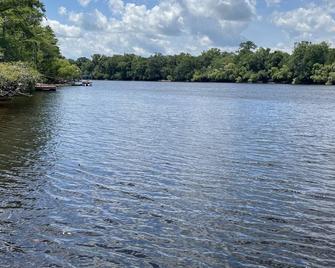 New riverfront home across from Rock Bluff Springs on the Suwannee river - Branford