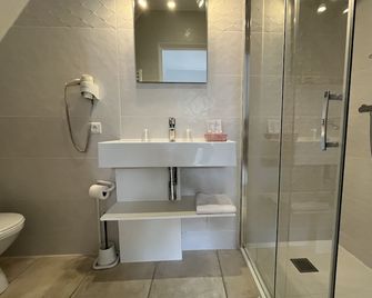 Hôtel Bon Encontre - Sarlat-la-Caneda - Baño