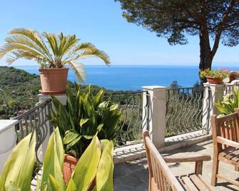 B&B Villa Orchidea - Camogli - Balcón