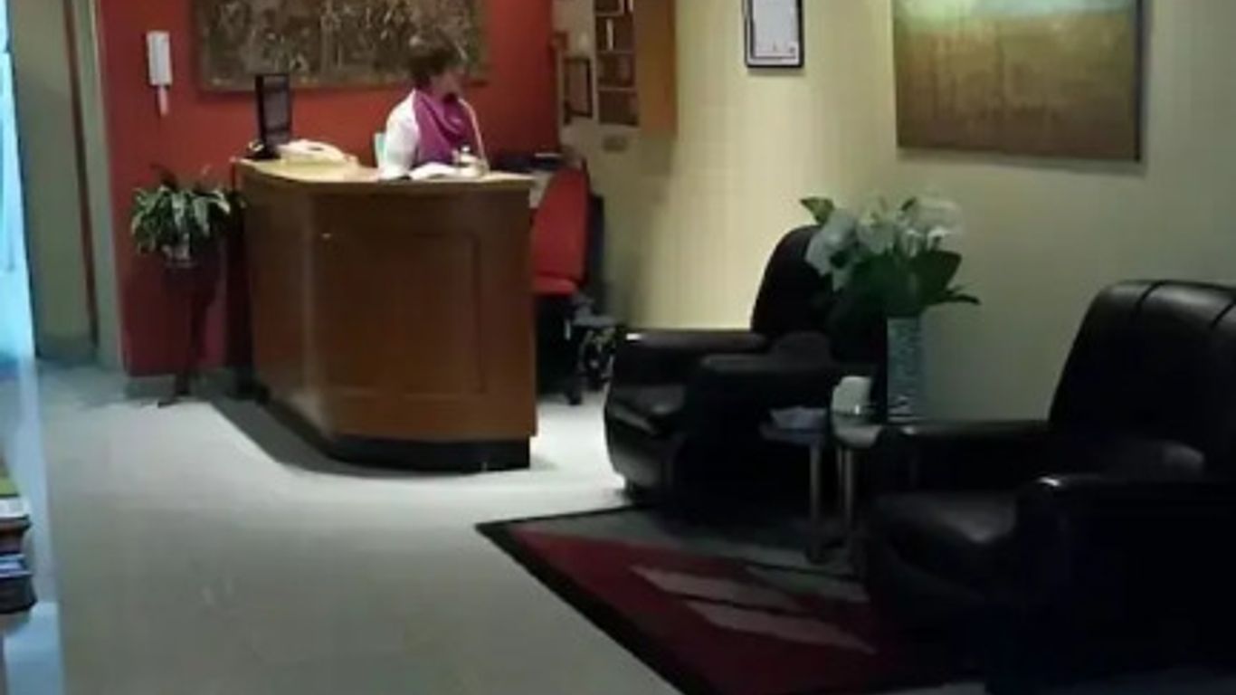 Hostal Guzman El Bueno by gaiarooms