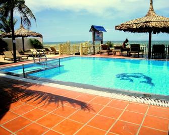 Hoang Kim Golden Resort - ฟานเถียต - สระว่ายน้ำ