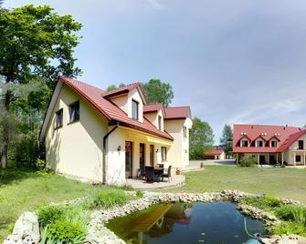 Lesny Dworek - Cisów - Budynek