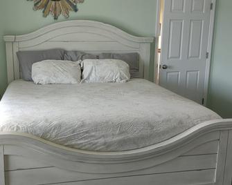 Beautiful 3 Bedroom, Ocean View home on BHI - Bald Head Island - Bedroom