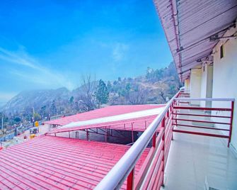 Hotel O By OYO Kalka - Patnitop - Balcony