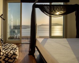 Nefeles Luxury Suites - Thera - Bedroom