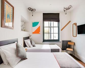 Fab Guest House - Brighton - Bedroom