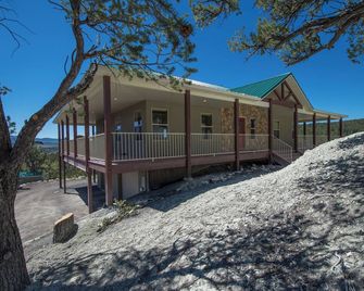 Private Luxurious Ridgetop Hideaway on 9 Acres! Between Bryce & Zion! A\C - Hatch - Gebouw