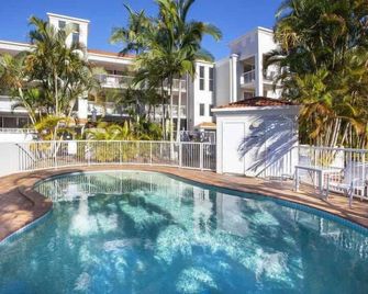 Spacious Ground Floor Retreat by Burleigh Beach - Cedar Creek, Gold Coast - Piscine