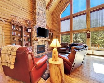 Heavenly Haven Cabin - Brian Head - Living room