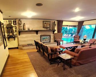 Spanish Mission Home with Pool - Away from Coastal Fog, in quiet neighborhood. - Santa Barbara - Living room