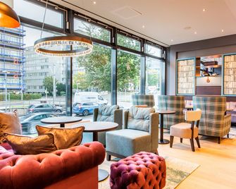 Premier Inn Stuttgart Feuerbach - Stuttgart - Lobby