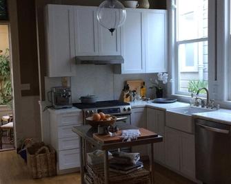 Centrally Located Historic Flat in San Francisco - سان فرانسسكو - مطبخ