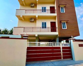 Queen's Hotel Service Apartment Salem - Salem - Bâtiment