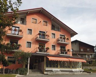 Hotel Cristina - Verrayes - Building