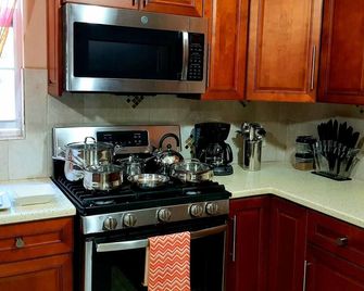 Sunflower Lane Apartment #5 - Ocean View 7 Mins From Capital - Road Town - Kitchen