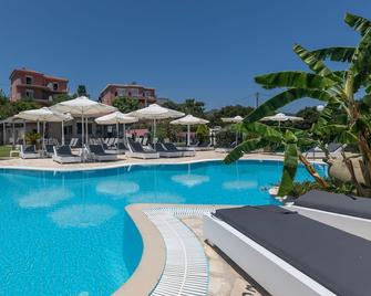 Pelagos Apartments - Skala - Bazén