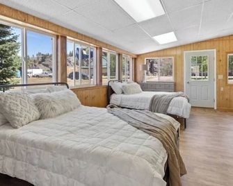 Montana Missouri River Fly Fishing Lodge -3BR & 2 bath, Sleeps 8 - Cascade - Bedroom