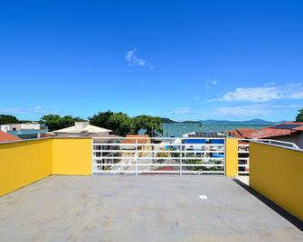 Encanto Fazenda da Armação a 50m do mar - GCR005 - Governador Celso Ramos - Balcony