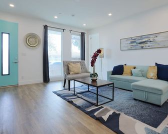 Ev Charger Ready Infinite Residence 4b2.5b - טוראנס - סלון