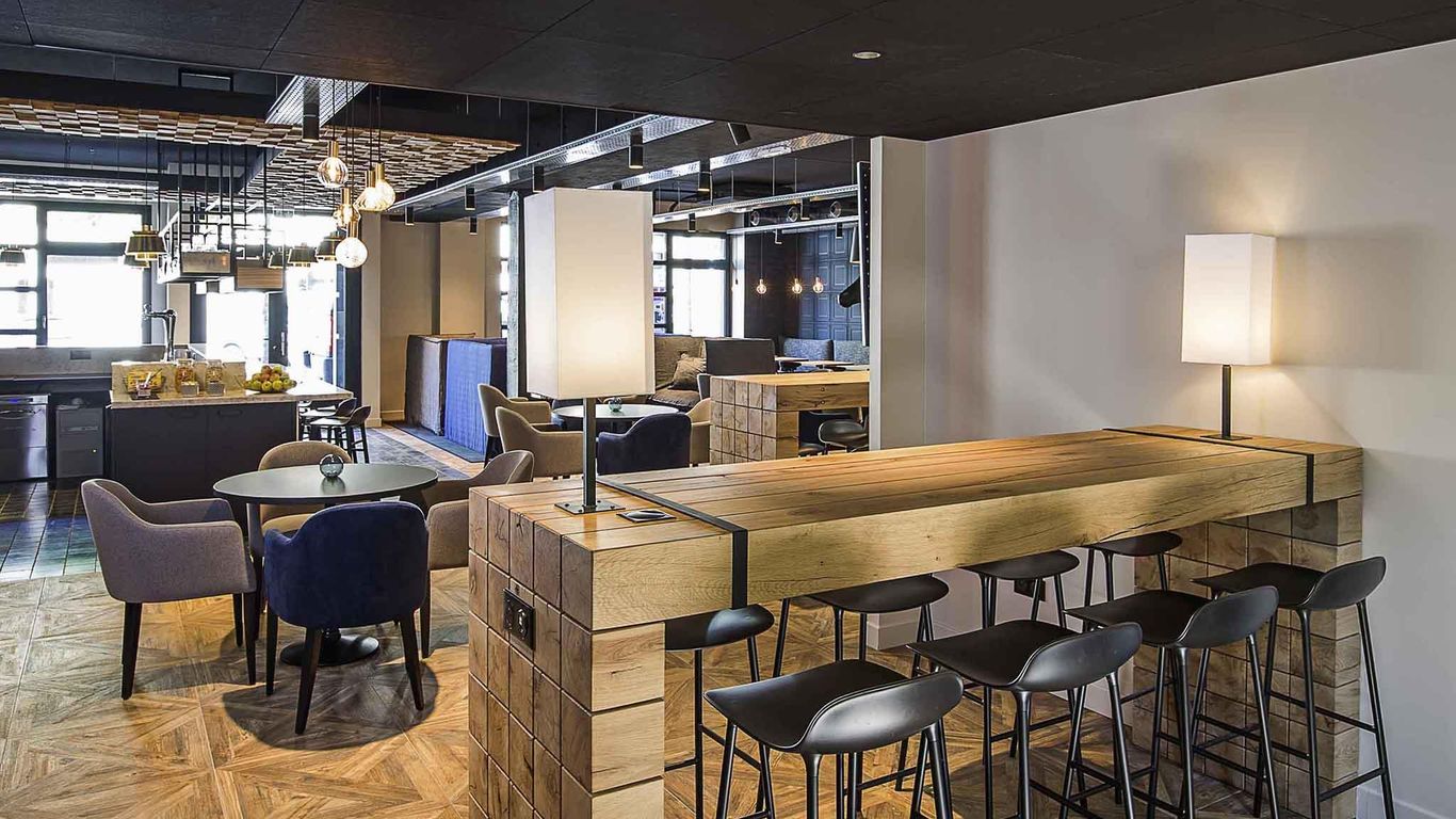 إيبيس ستايلز لافال سنتر جار