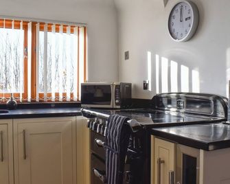 3 bedroom accommodation in Aldington, near Ashford - Aldington - Kitchen