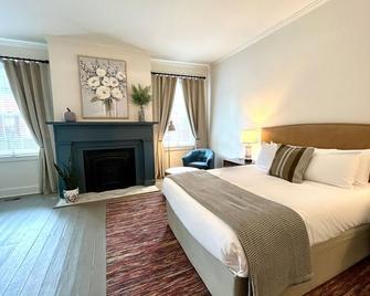 Matrons Room at The Willis-James - Chillicothe - Schlafzimmer