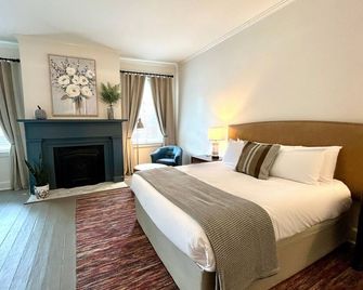 Matrons Room at The Willis-James - Chillicothe - Schlafzimmer