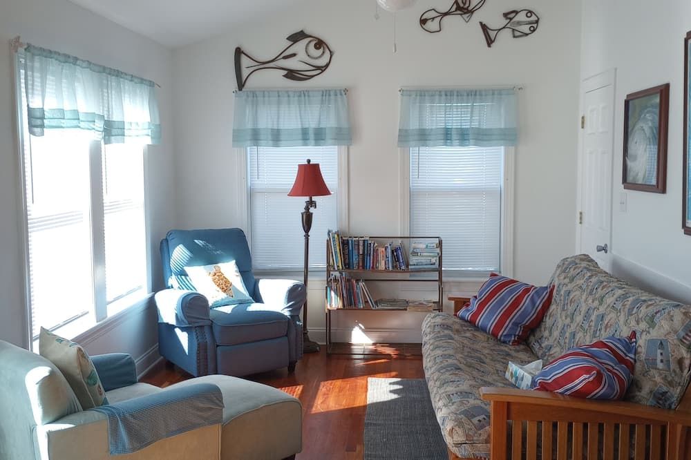 Single family home, but space for 2 families or multigenerational stays!