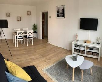 Gîte meublé 1 à 4 pers à Yutz proche Cattenom Thionville Luxembourg - Yutz - Salon