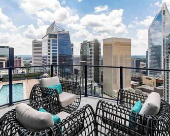 2br Uptown Charlotte Furnished Apartments 2 Bedroom Apts by RedAwning - Charlotte - Varanda