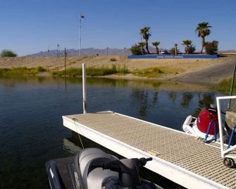 Riverfront Ruby Red Home With Private Dock & View - Laughlin