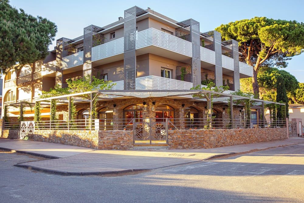 Hôtel La Ménado - Cavalaire-sur-Mer - Gebäude