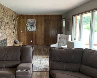 Country Living in Kalispell Montana - Kalispell - Sala de estar
